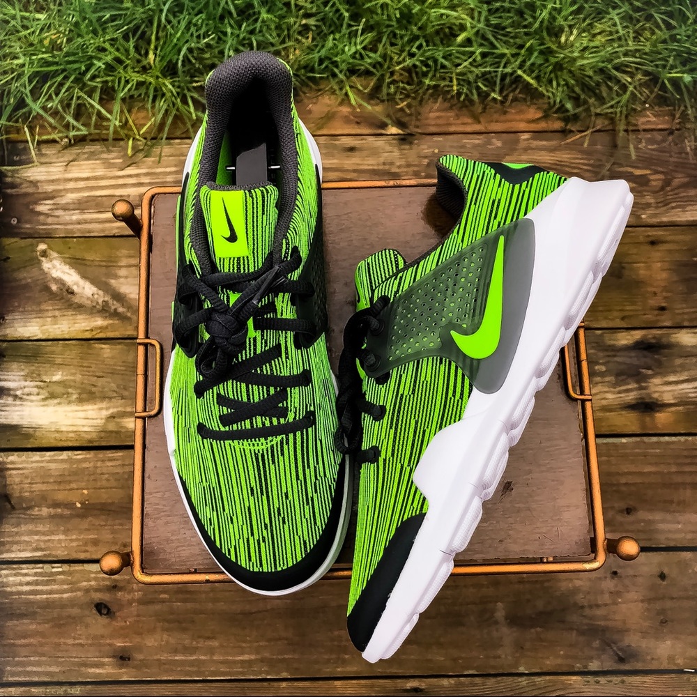 Nike Arrowz SE • size 7Y = Women’s sz 8.5